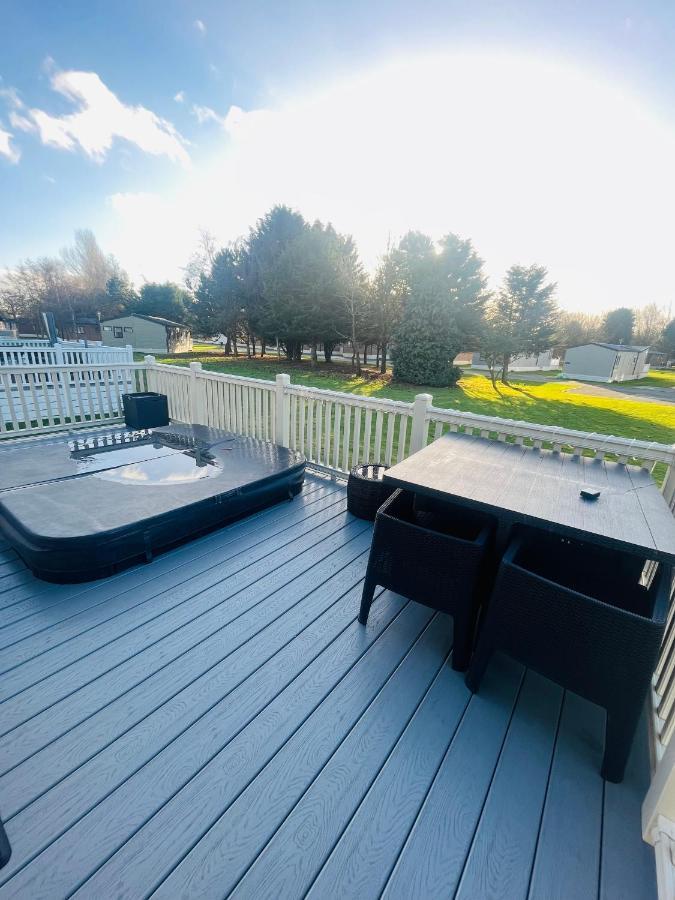 Bushmills Lodge With Hot Tub Thornton  Exterior foto